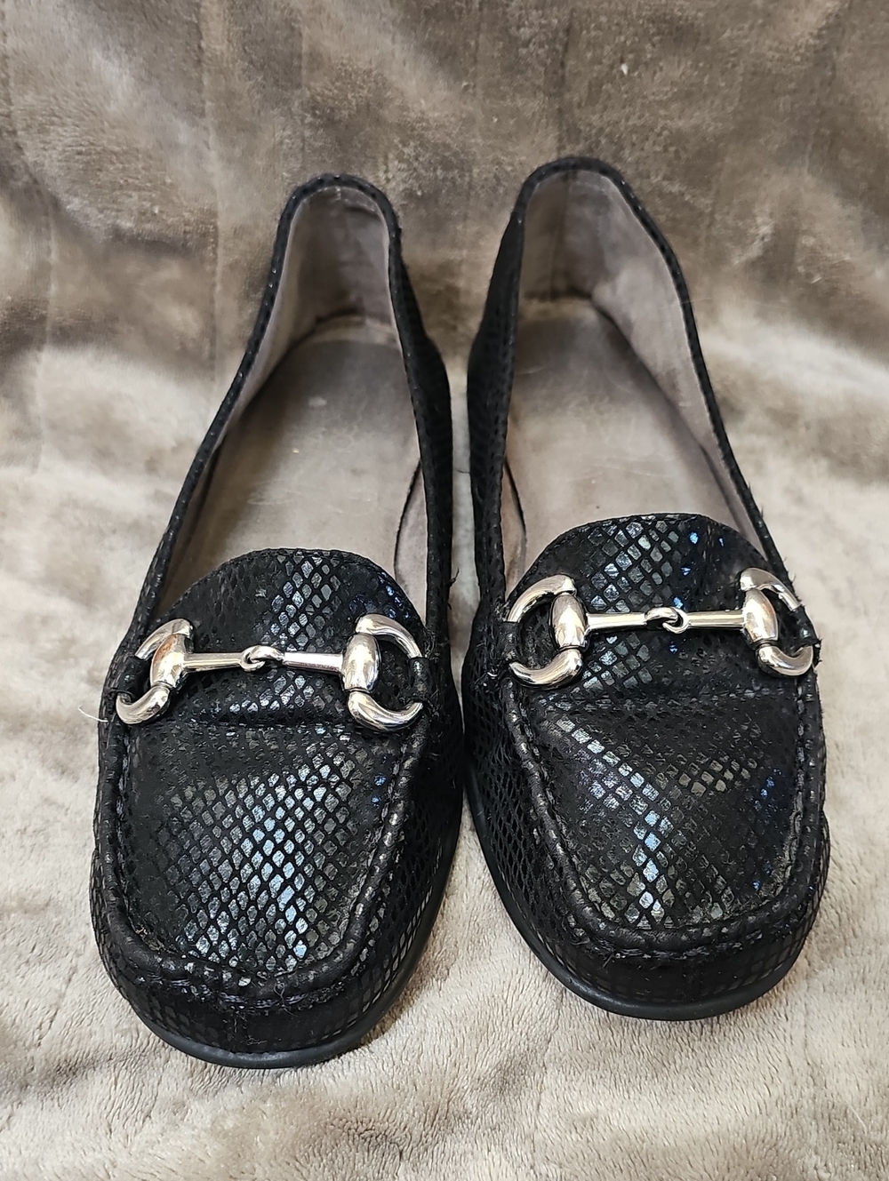 AEROSOLES Classic Nuwsworthy Black Textured Loafer with Silver Bit
